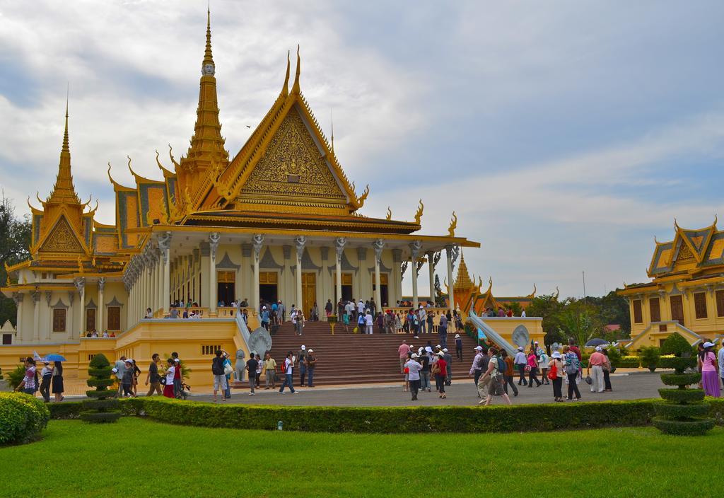 Lux Riverside Hotel & Apartment Phnom Penh Dış mekan fotoğraf