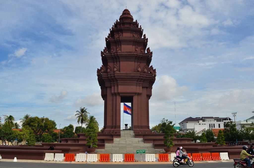 Lux Riverside Hotel & Apartment Phnom Penh Dış mekan fotoğraf