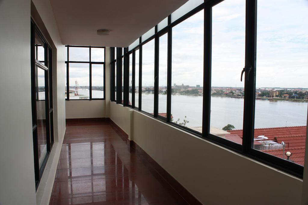 Lux Riverside Hotel & Apartment Phnom Penh Dış mekan fotoğraf