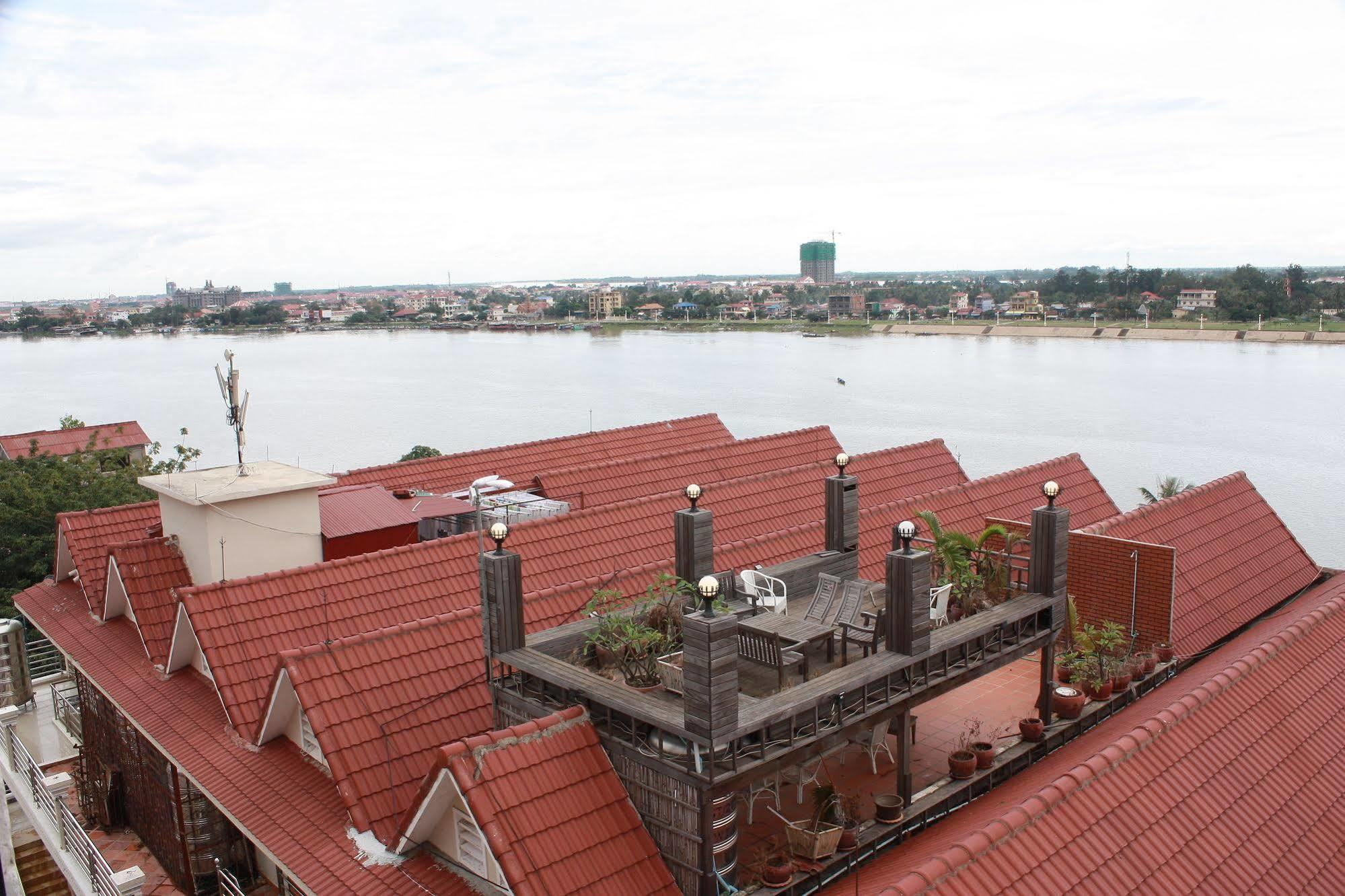 Lux Riverside Hotel & Apartment Phnom Penh Dış mekan fotoğraf