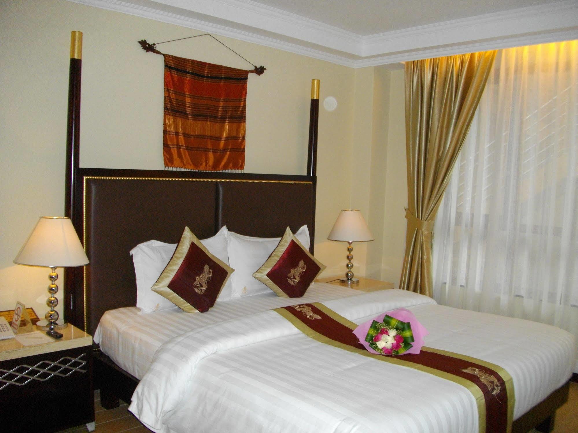 Lux Riverside Hotel & Apartment Phnom Penh Dış mekan fotoğraf