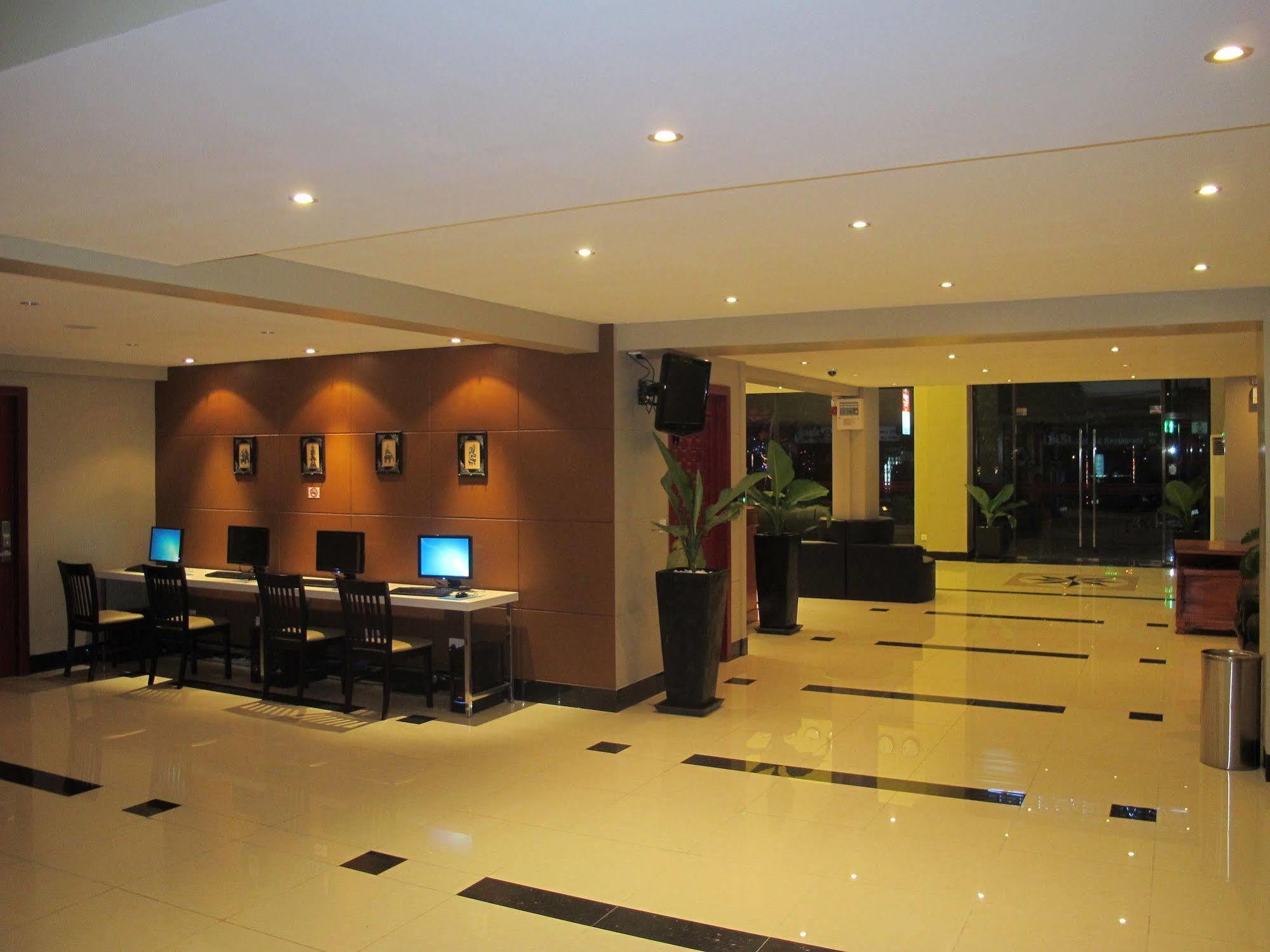 Lux Riverside Hotel & Apartment Phnom Penh Dış mekan fotoğraf