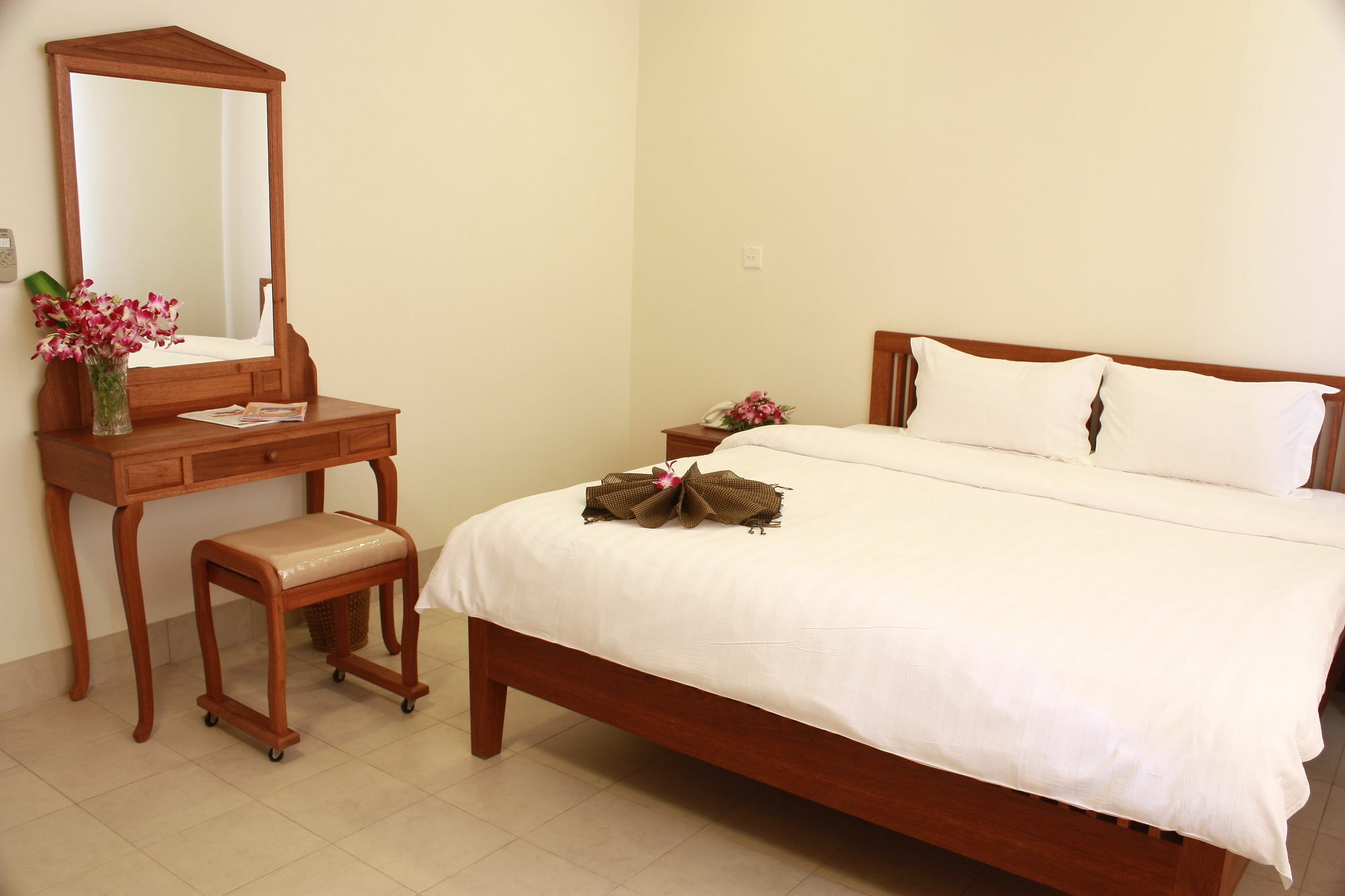 Lux Riverside Hotel & Apartment Phnom Penh Dış mekan fotoğraf