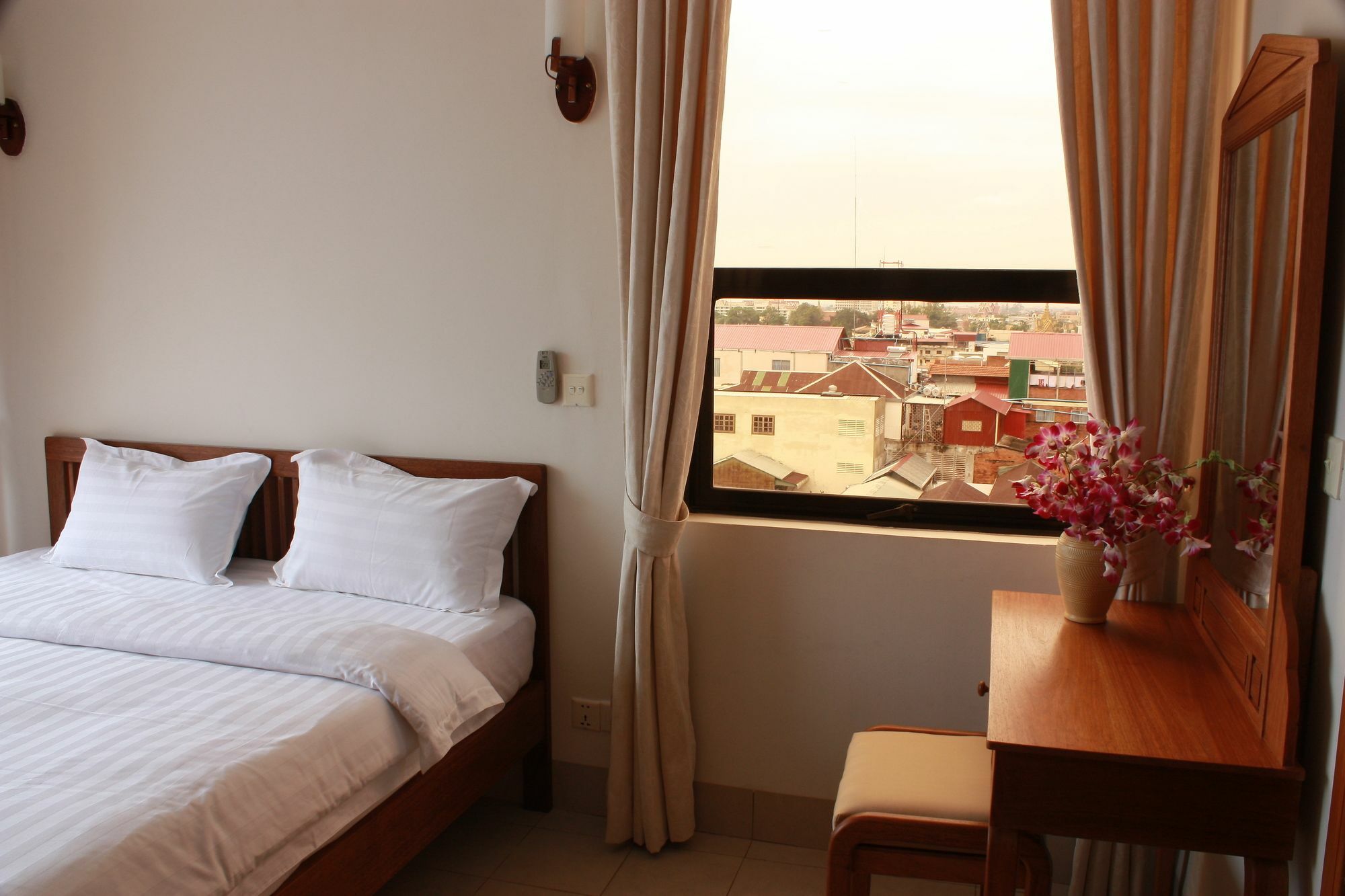 Lux Riverside Hotel & Apartment Phnom Penh Dış mekan fotoğraf